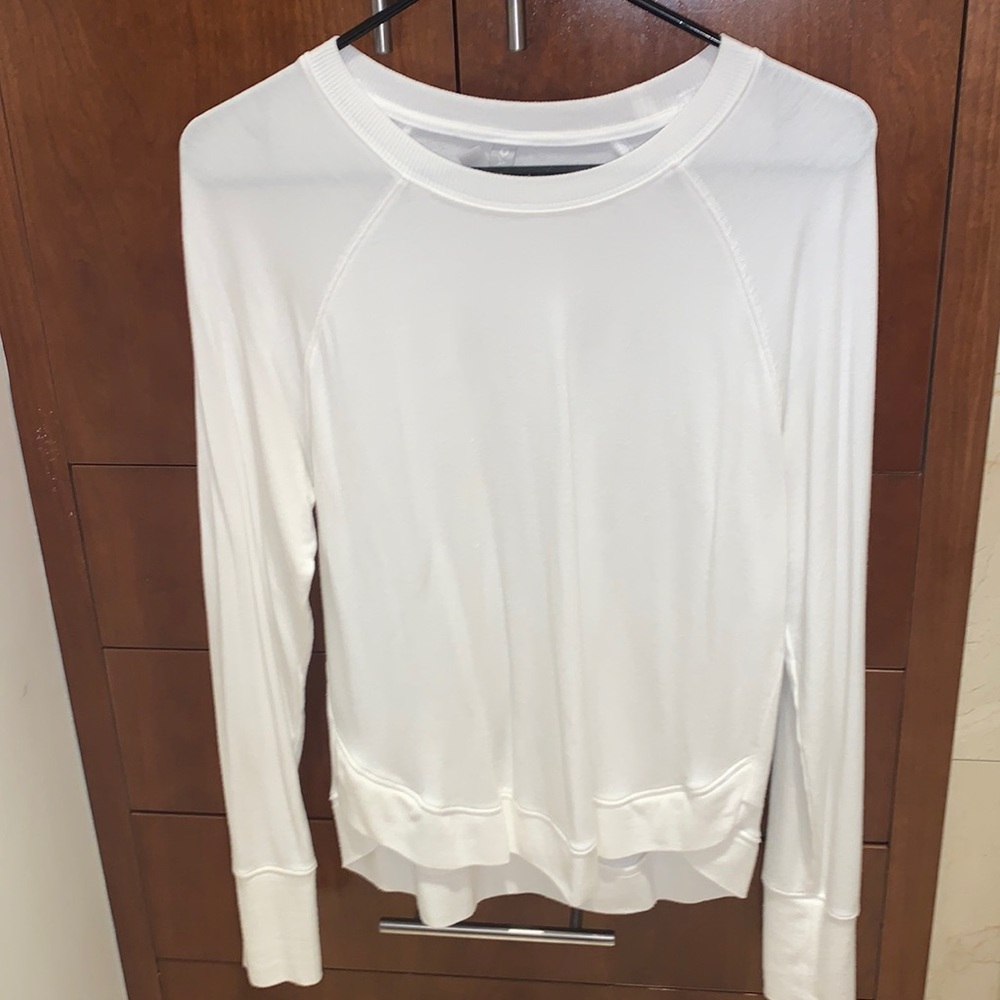 Athleta lightweight top/sweatshirt